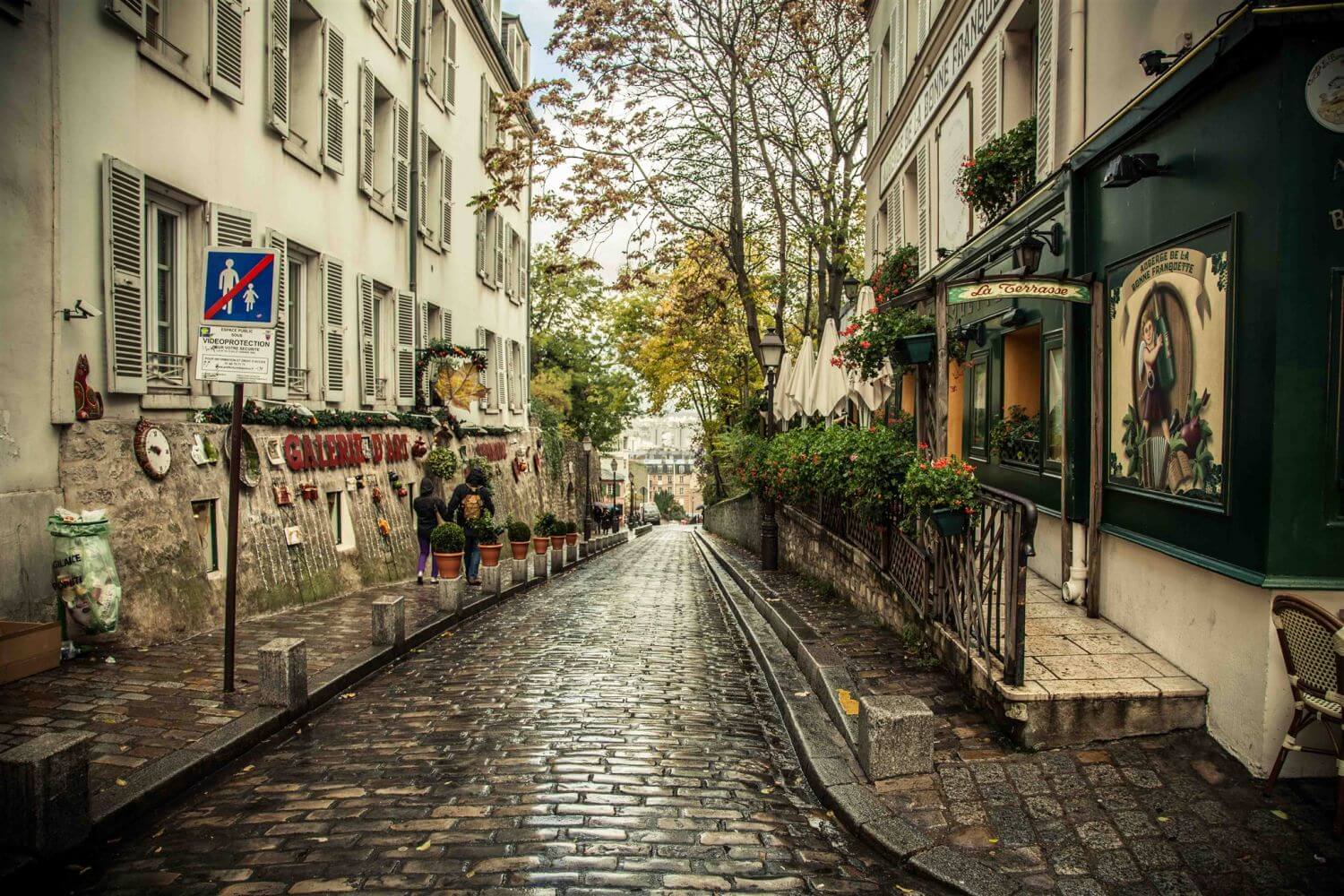 Нат улица. Париж романтика улочки Монмартр. Франция Париж улочки. Париж улица Верди. Улица Клер 18 в Париже.