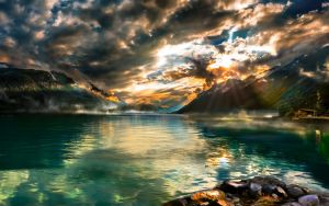 Горное озеро и красивое небо