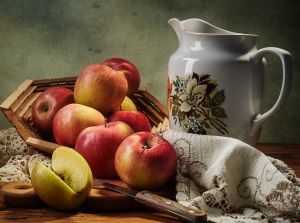 Яблочки и кувшин