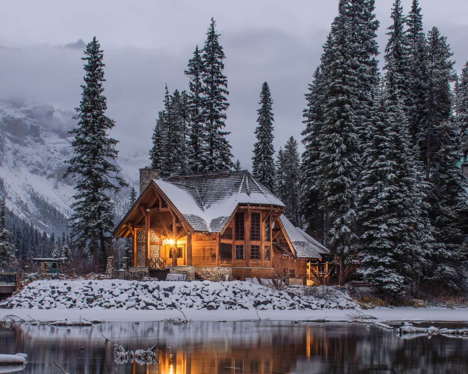 Зима домик в лесу