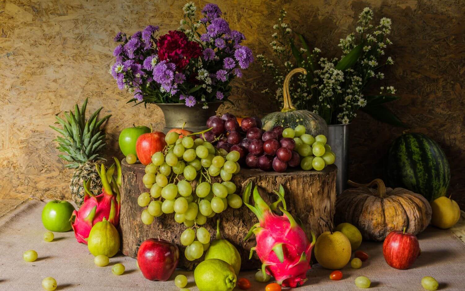 Цветы и фруктовое ассорти