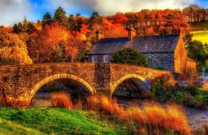 Осень и старинный мост