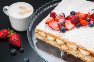 Слойка с ягодами