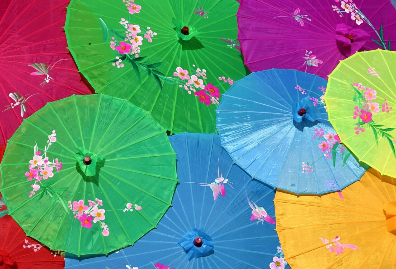Разноцветные китайские зонтики