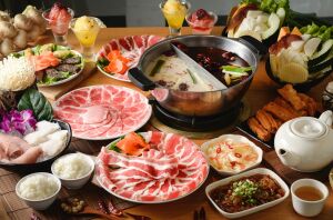 Корейский стол с едой