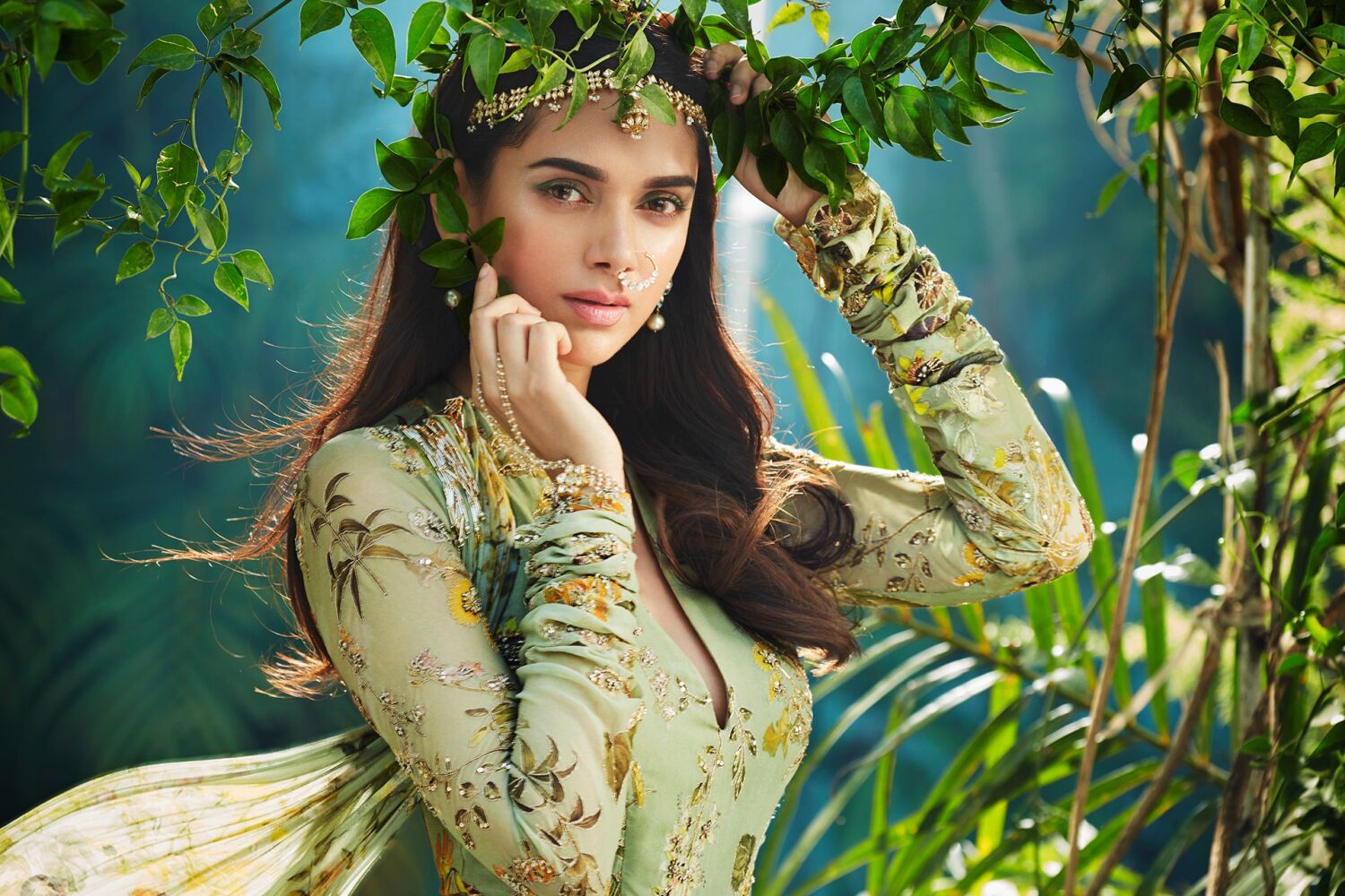 Индийская красавица - девушка, актриса, Индия, растения, Адити Рао Хидари.
