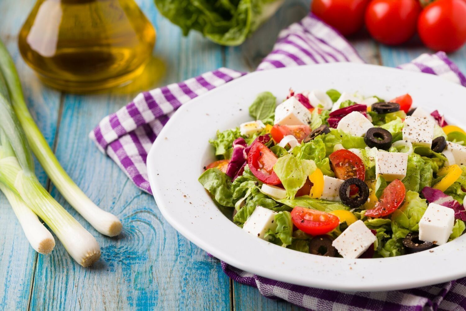Греческий салат и пряности