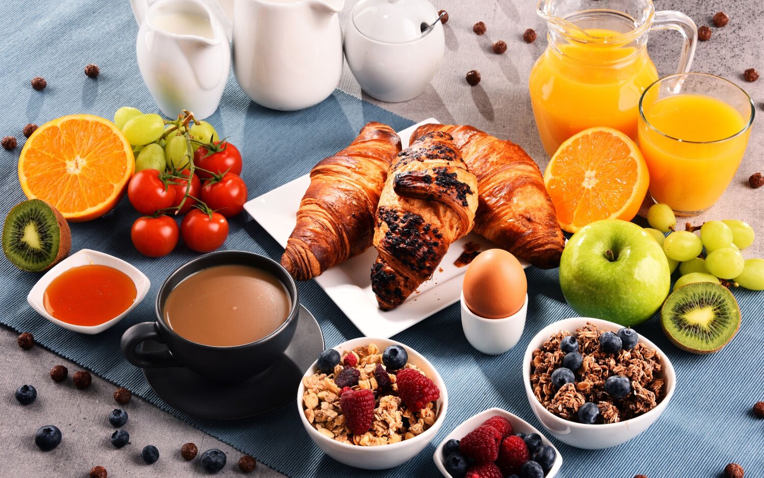 Пазл здоровый завтрак с круассанами - разгадать онлайн из раздела 