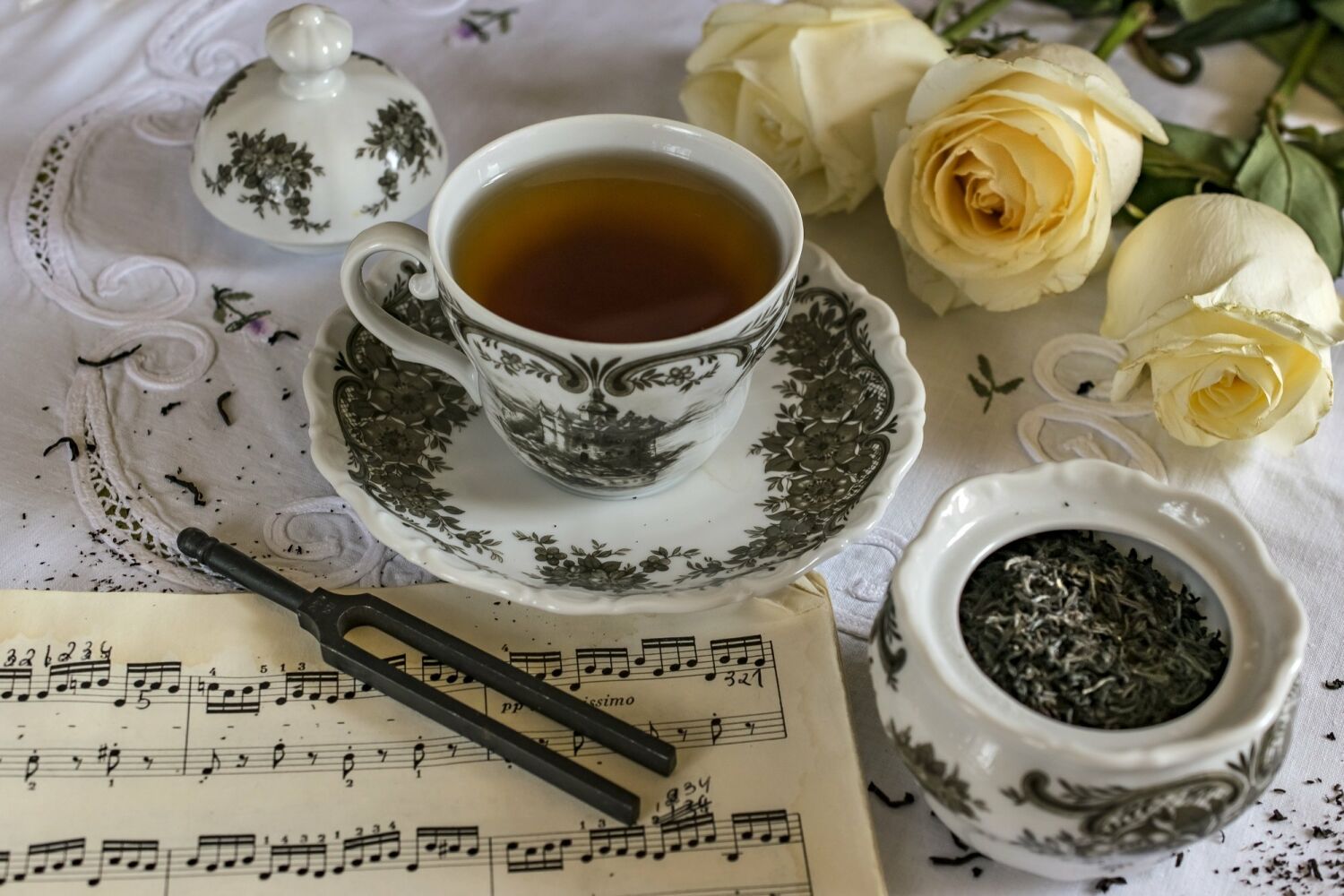 Зеленый чай и розы