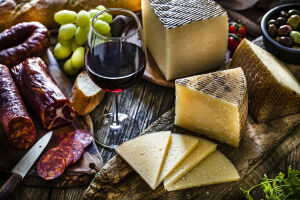 Вино и сыр пармезан