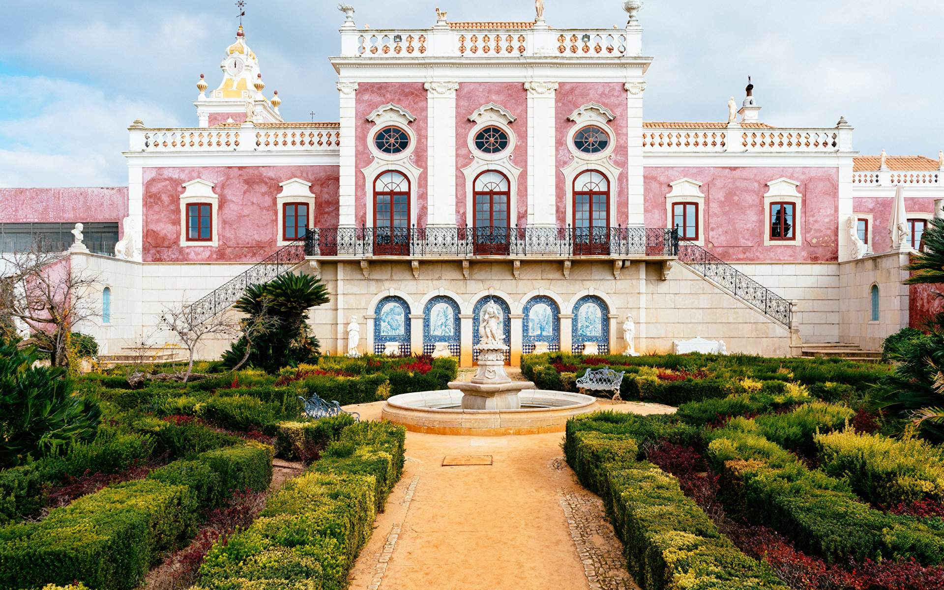 Дворец в Португалии