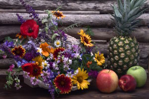 Полевые цветы и фрукты