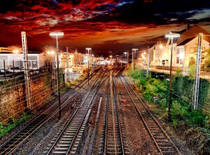 Багровое небо над жд станцией