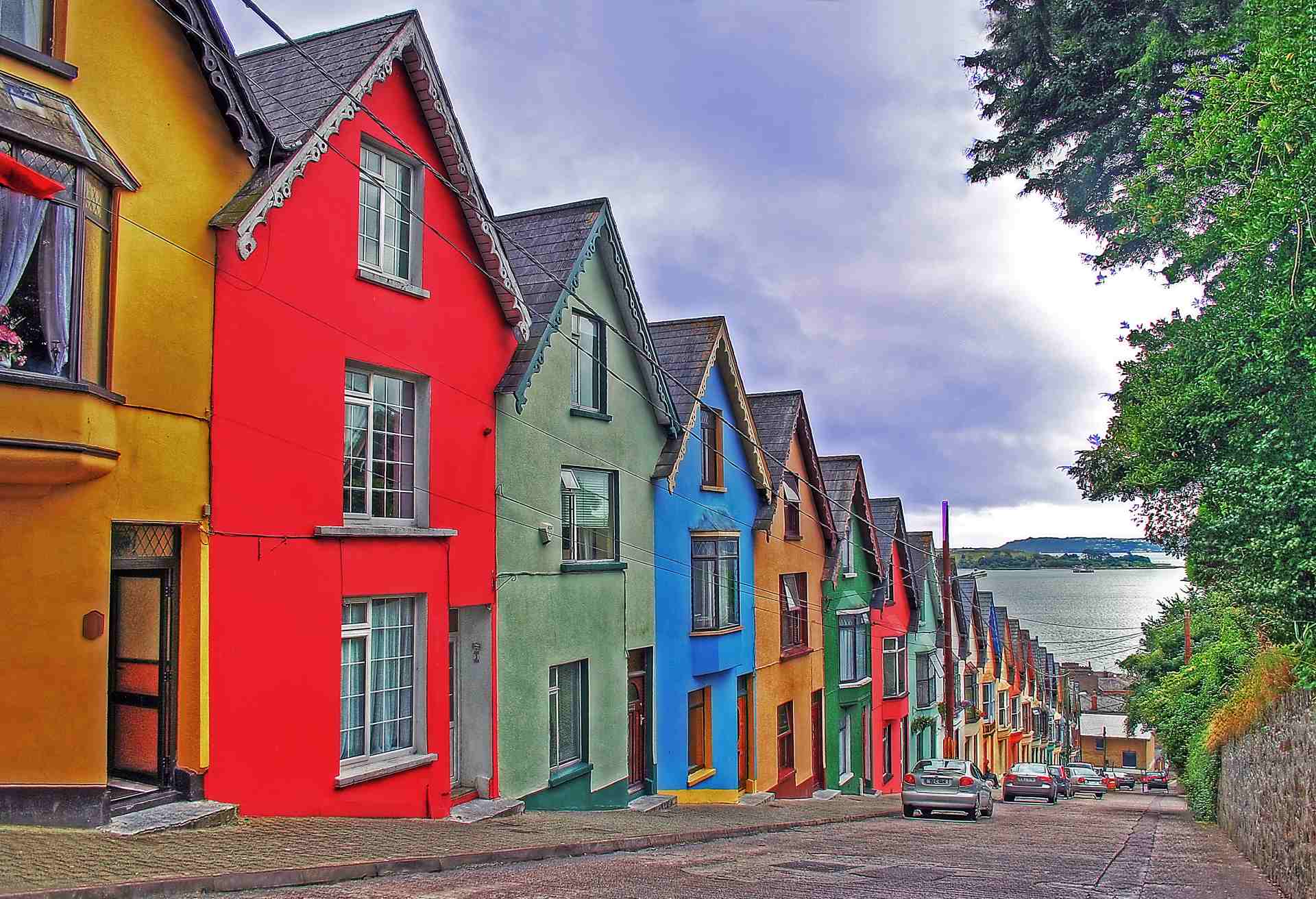 Цветные домики в ряд