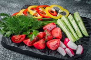 Овощи на необычной тарелке