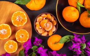 Мандарины и цветы