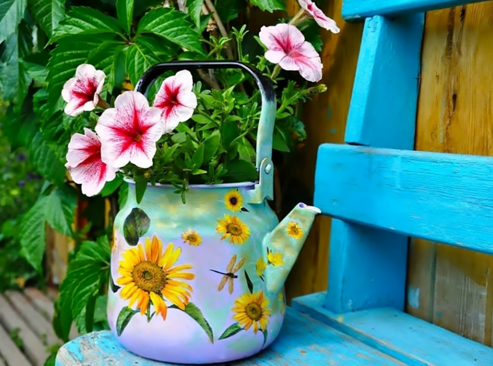 Чайник с цветами