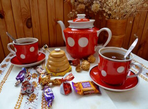 Чай с конфетами