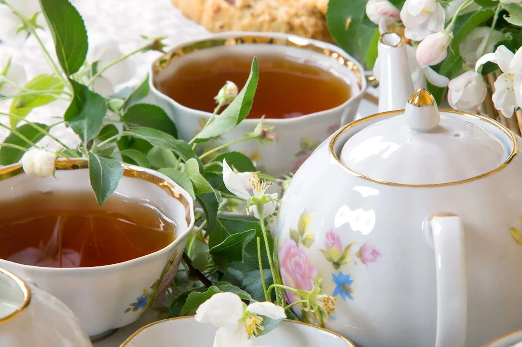 Весенний чай и цветы