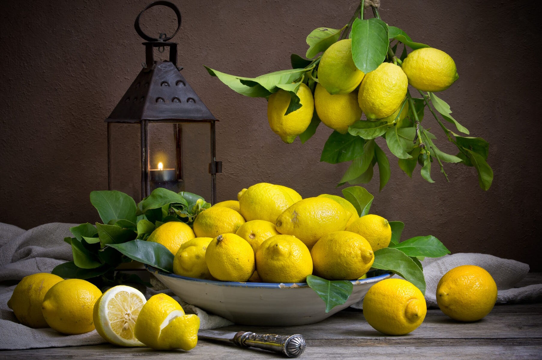 Лимоны и фонарик