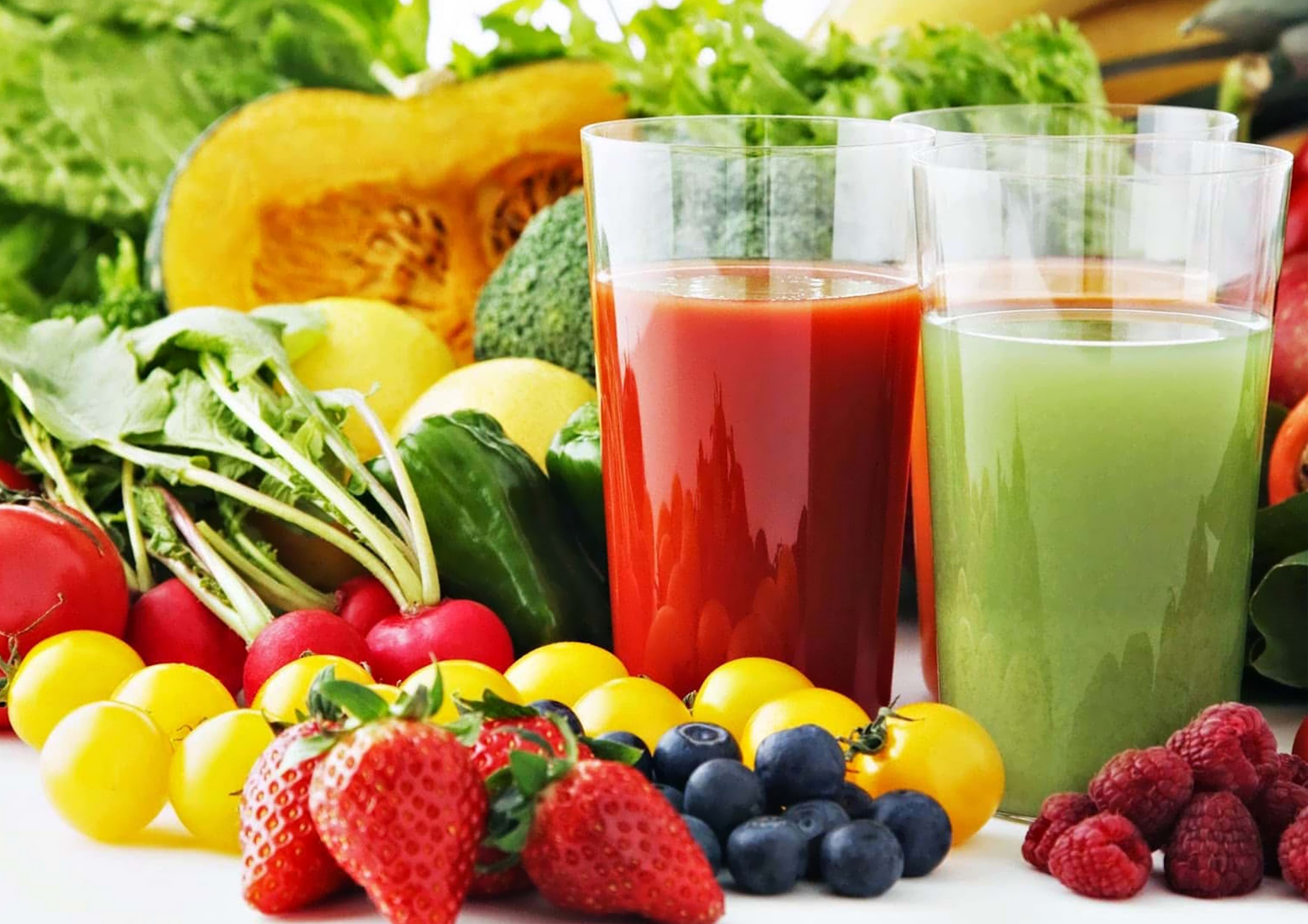 Продукты без воды. Здоровая пища. Правильное питание овощи и фрукты. Фруктовые и овощные соки. Всемирный день сока.
