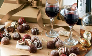 Шоколадные конфеты и вино