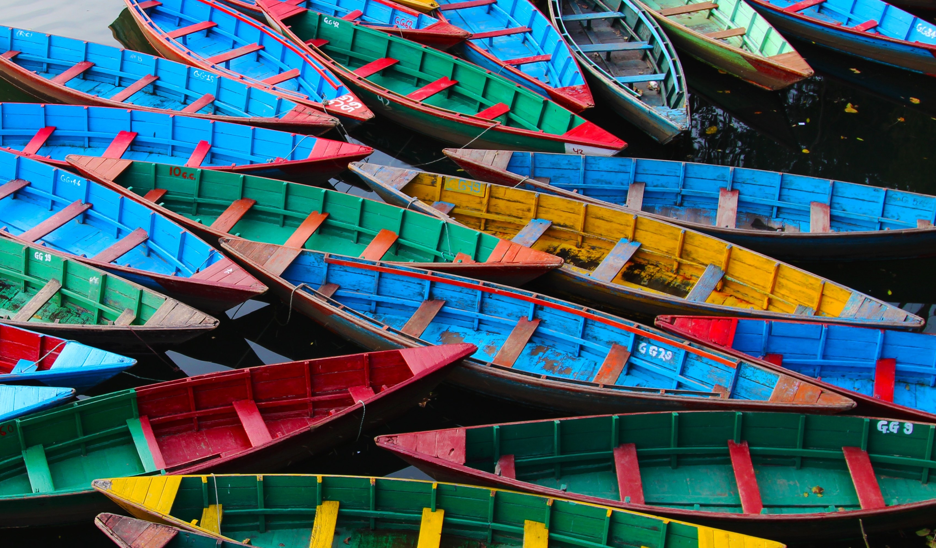 Разноцветные лодки