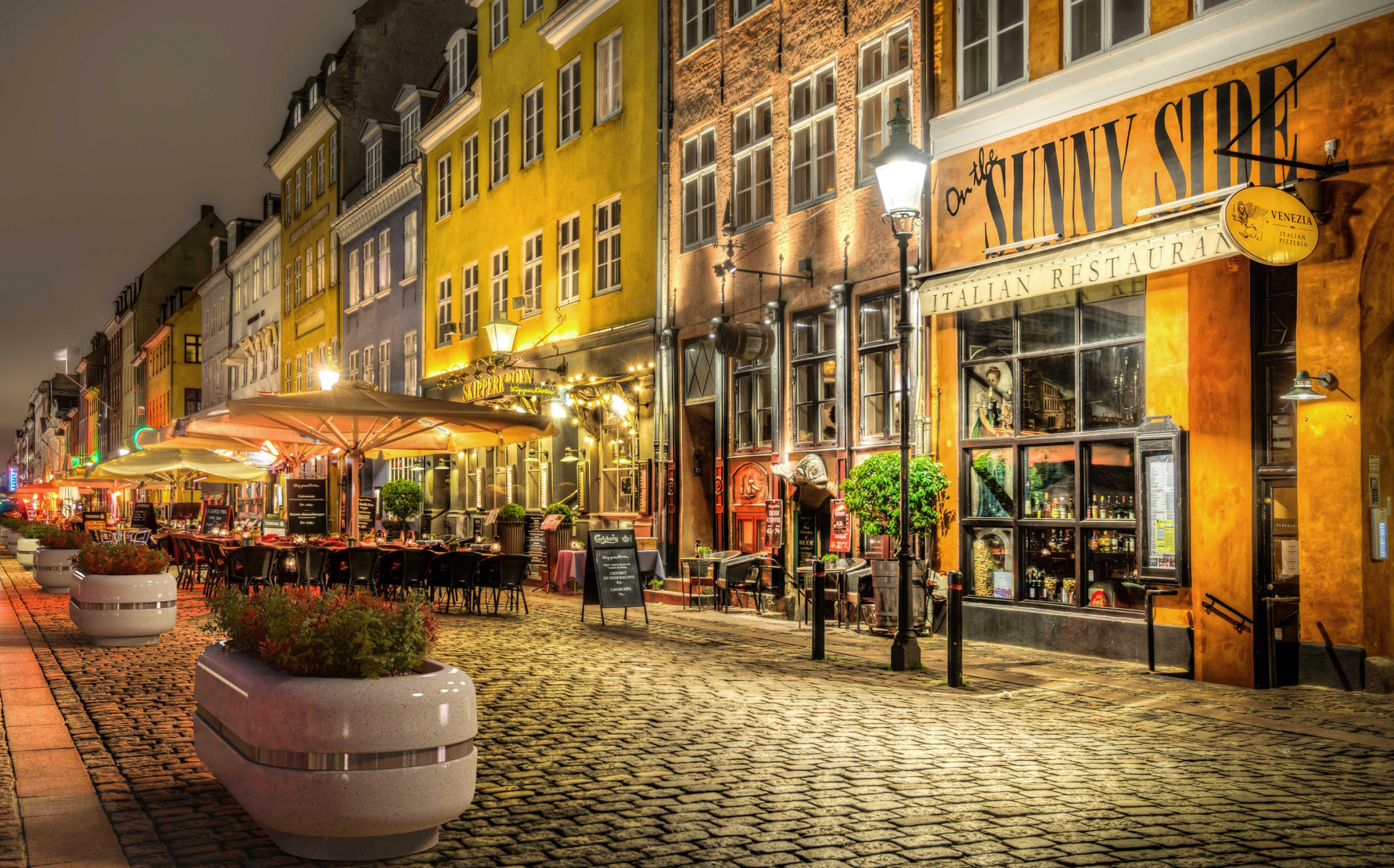Ночная улица Амстердама
