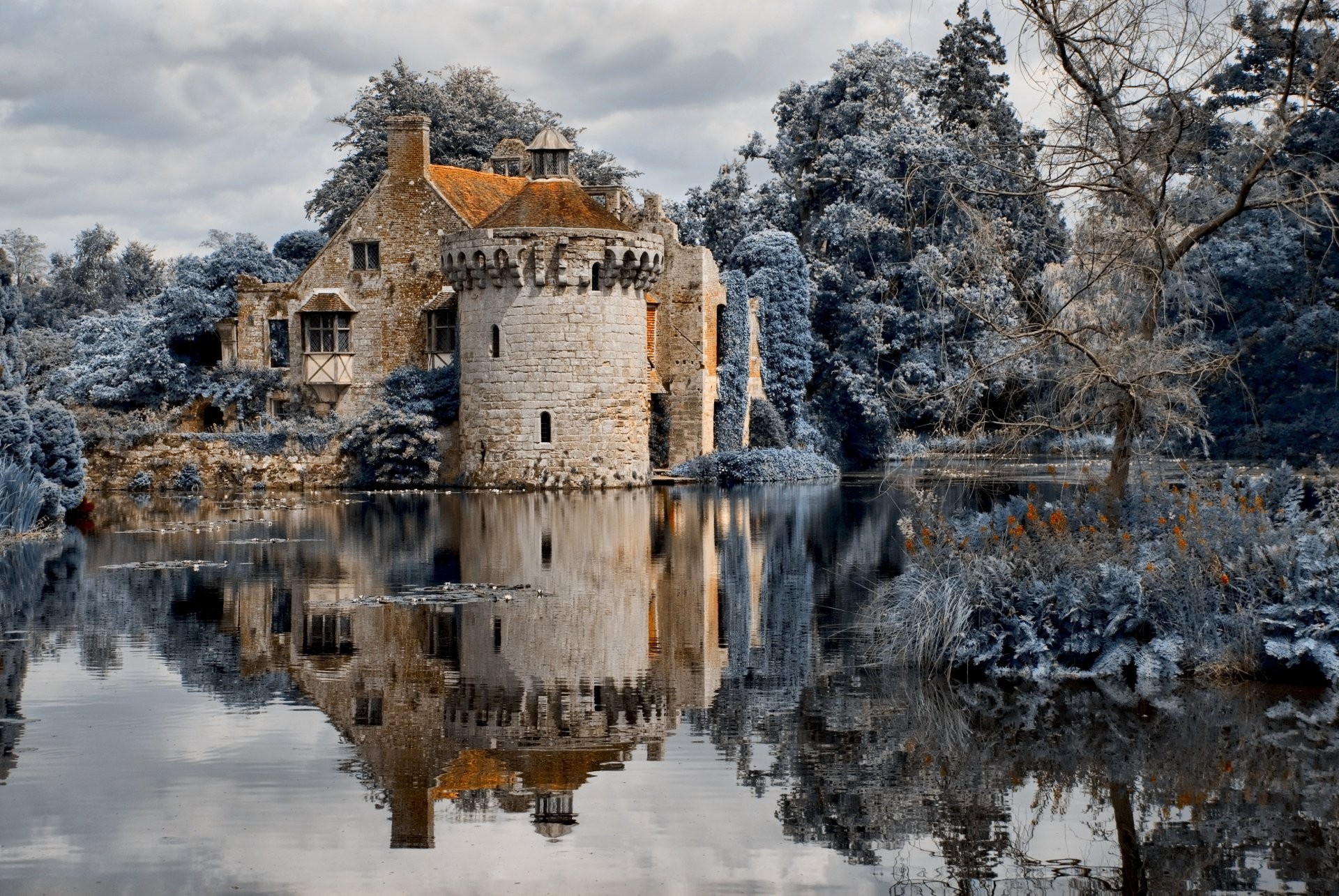 Замок Скотни зимой