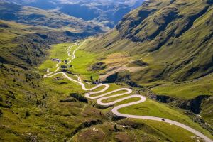 Серпантин в горах