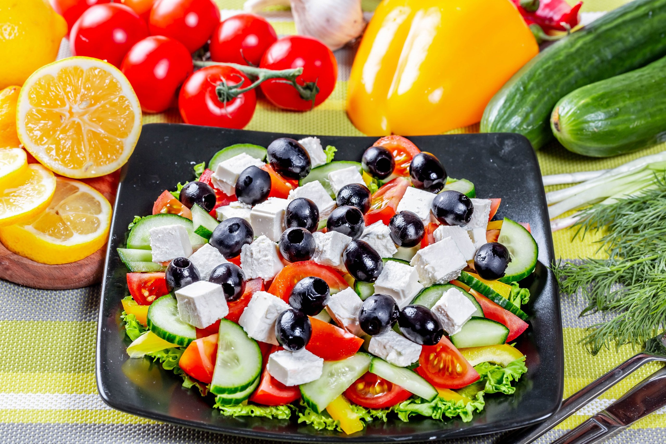 Greek Salad(греческий салат). Украсить греческий салат. Греческий салат на праздничный стол. Греческий салат нарезка.