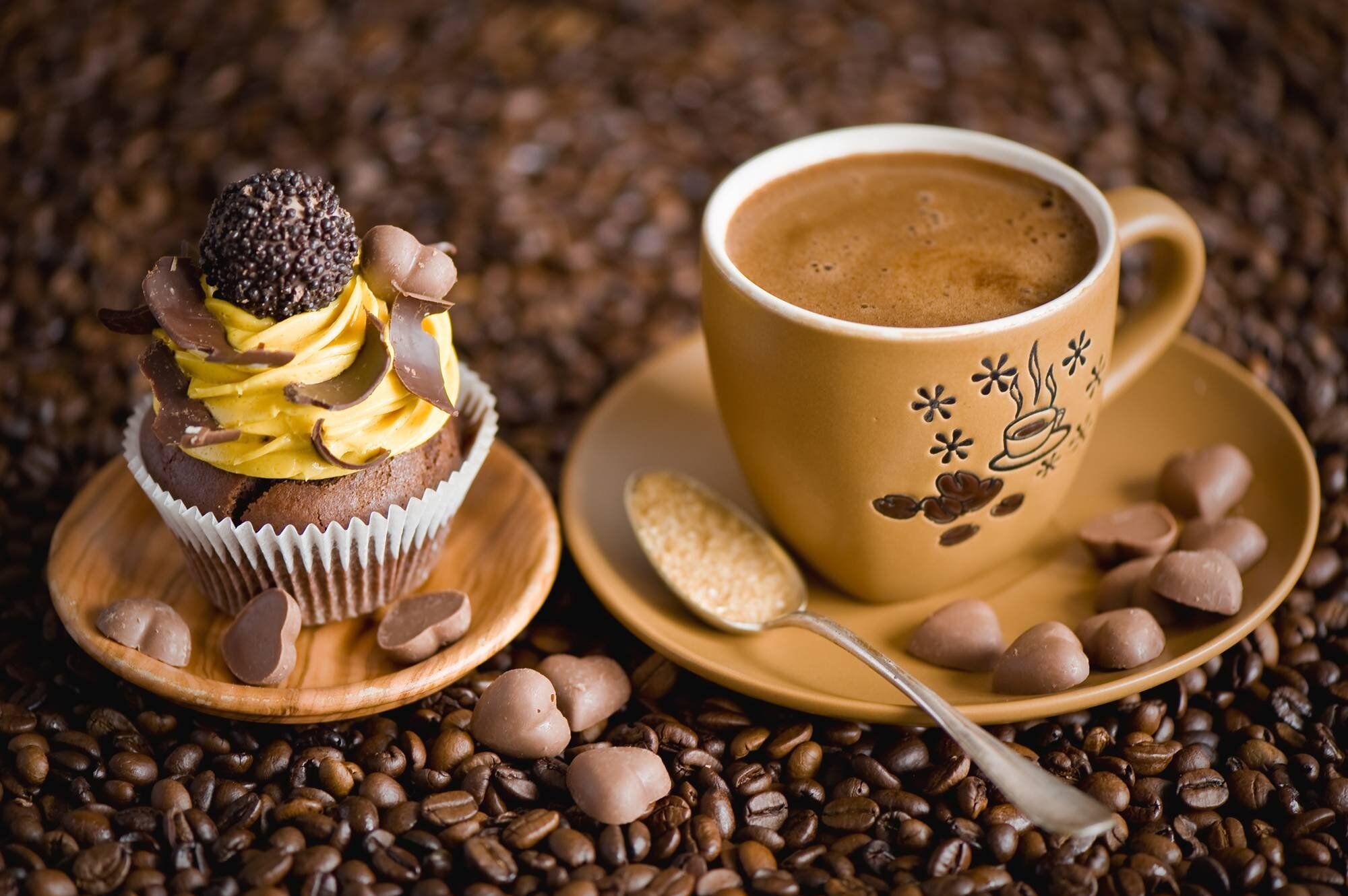 Кофе и шоколадный кекс