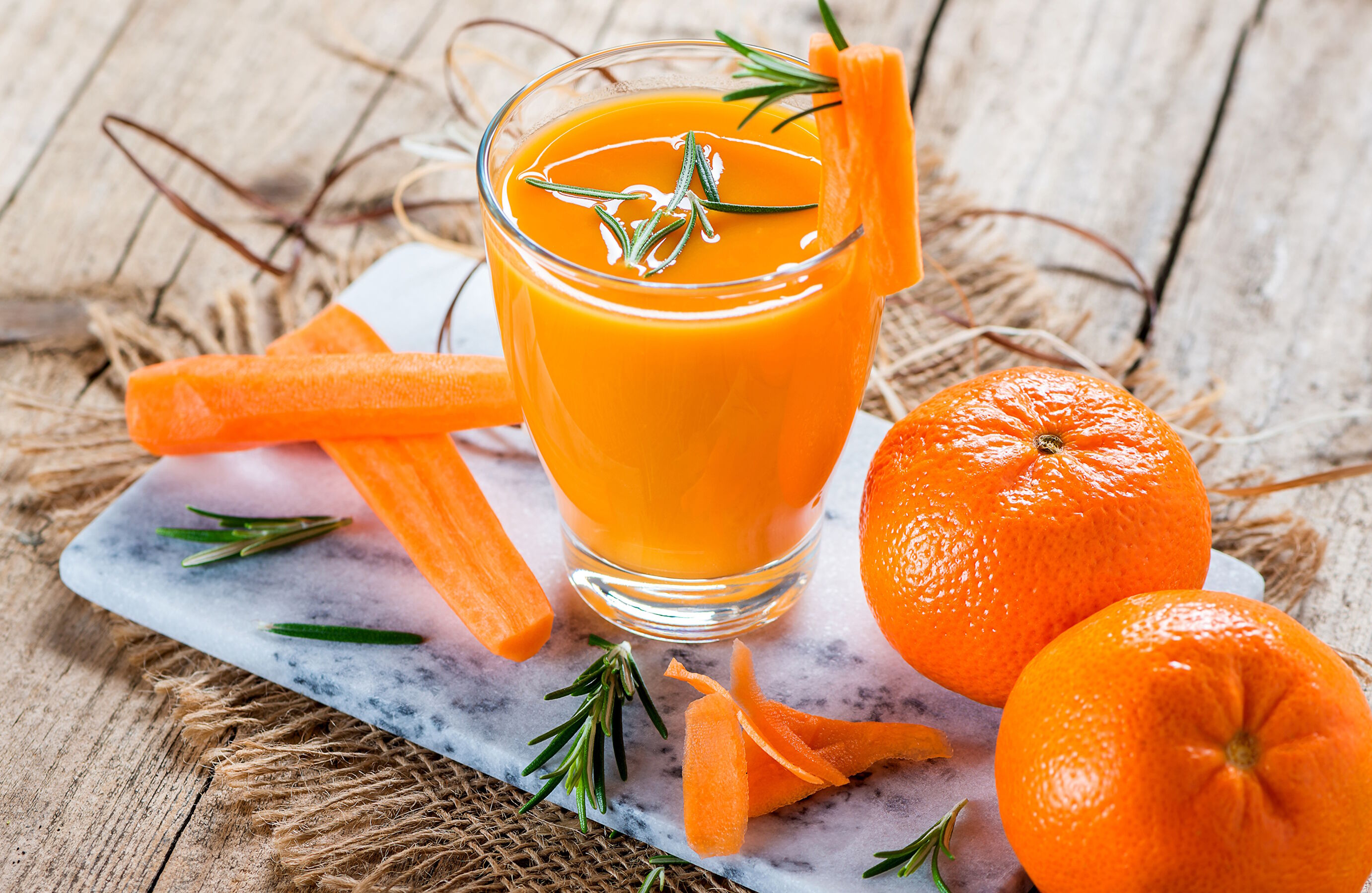 Апельсиновый сок с морковкой