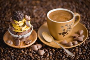 Кофе и шоколадный кекс