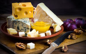 Сыр и виноград