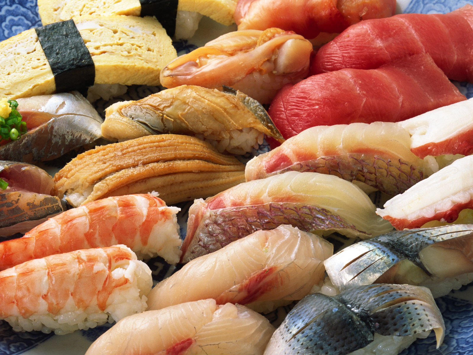 Японские рыбные суши
