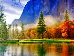 Яркая осень и гора