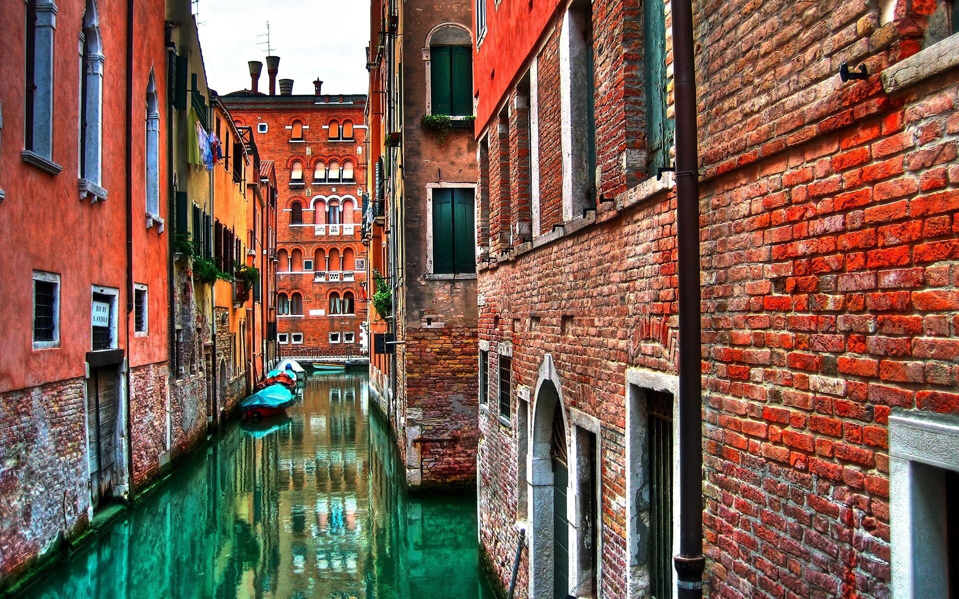 Улочка города Венеции