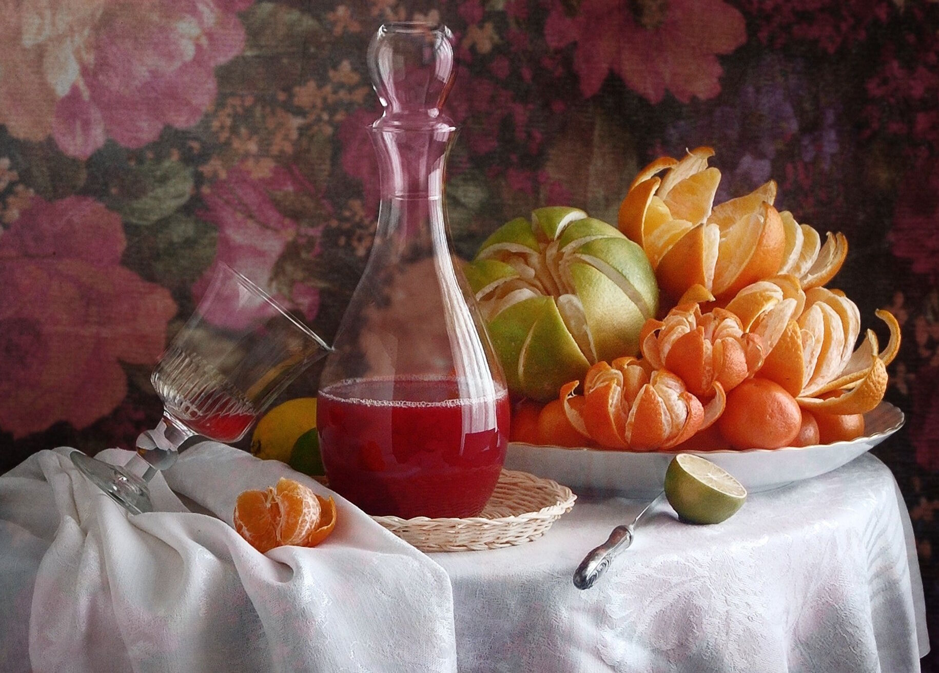 Цитрусовый напиток и фрукты
