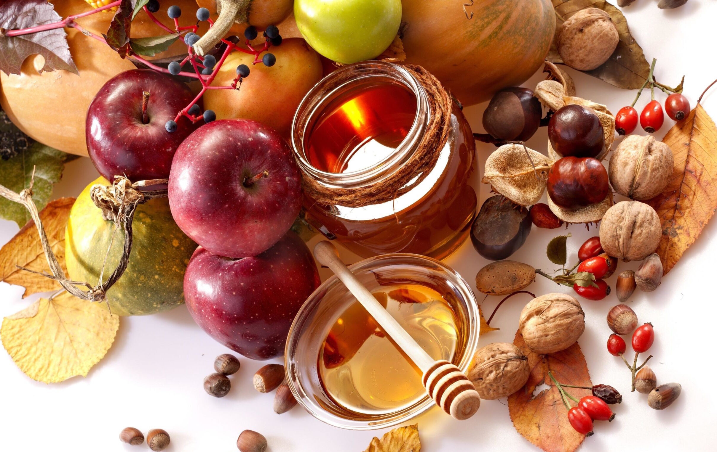 Яблоки, мед и орехи