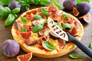 Пицца с инжиром