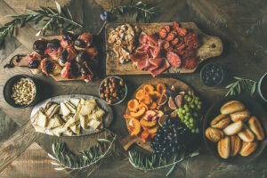 Мясо и фрукты