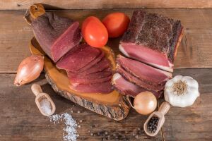 Мясной деликатес