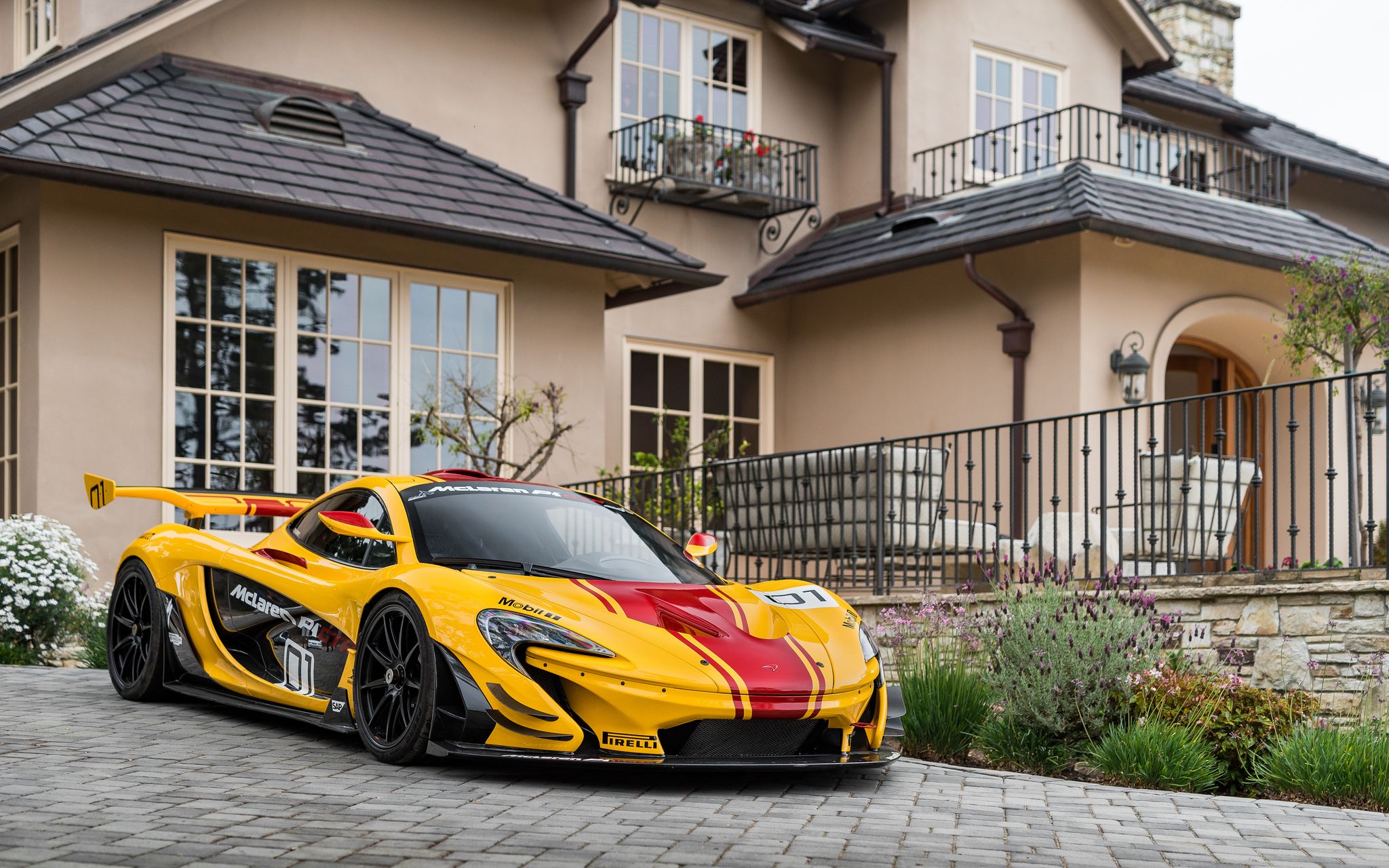 McLaren P1 у дома