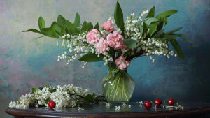 Ландыши, сирень и черешня