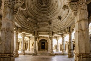 Джайнский храм Светамбара в Ранакпуре