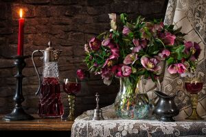 Свеча, кувшин, бокал, ваза, букет