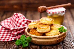 Оладья, мёд, мята