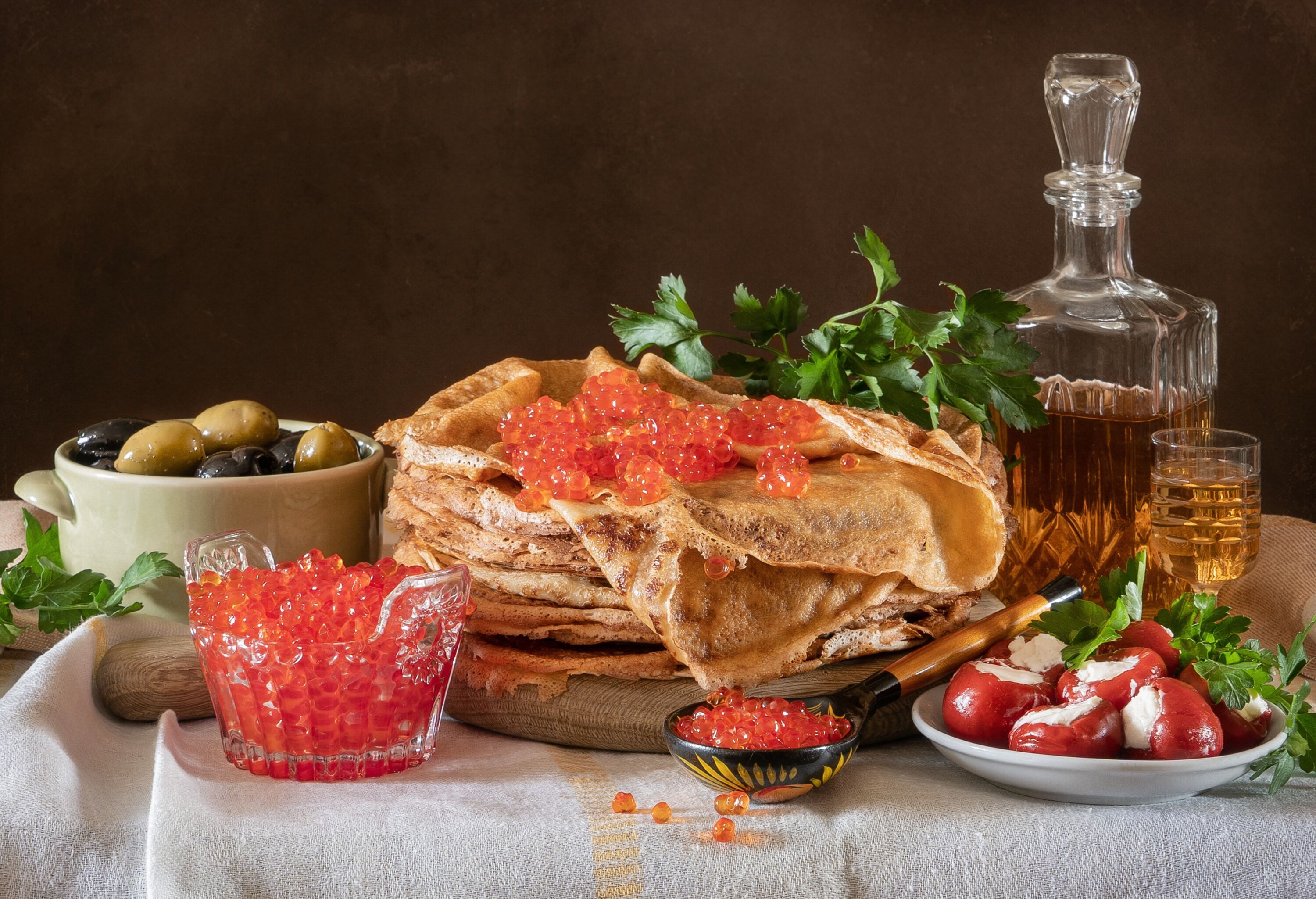 Блины с красной икрой, оливками и зеленью