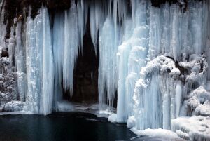 Замерзший водопад Abiqua в Орегоне, США